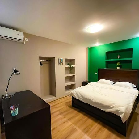 Cool Flat With Hot Tub In The Old Town Lejlighed Bukarest Eksteriør billede