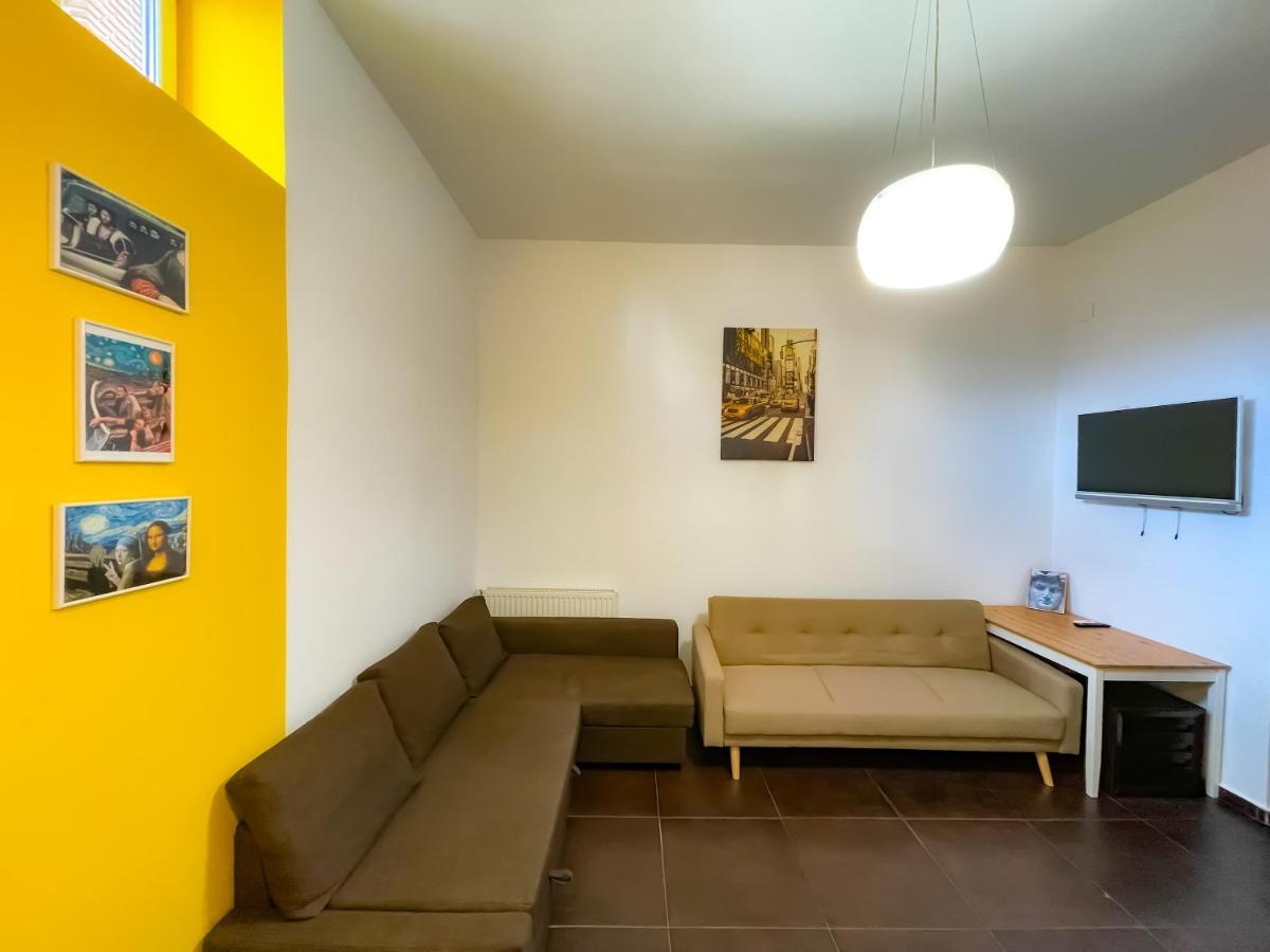 Cool Flat With Hot Tub In The Old Town Lejlighed Bukarest Eksteriør billede