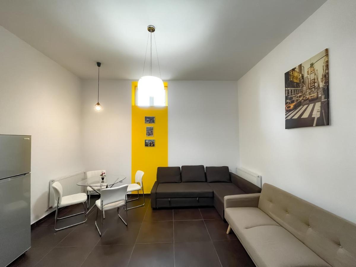 Cool Flat With Hot Tub In The Old Town Lejlighed Bukarest Eksteriør billede