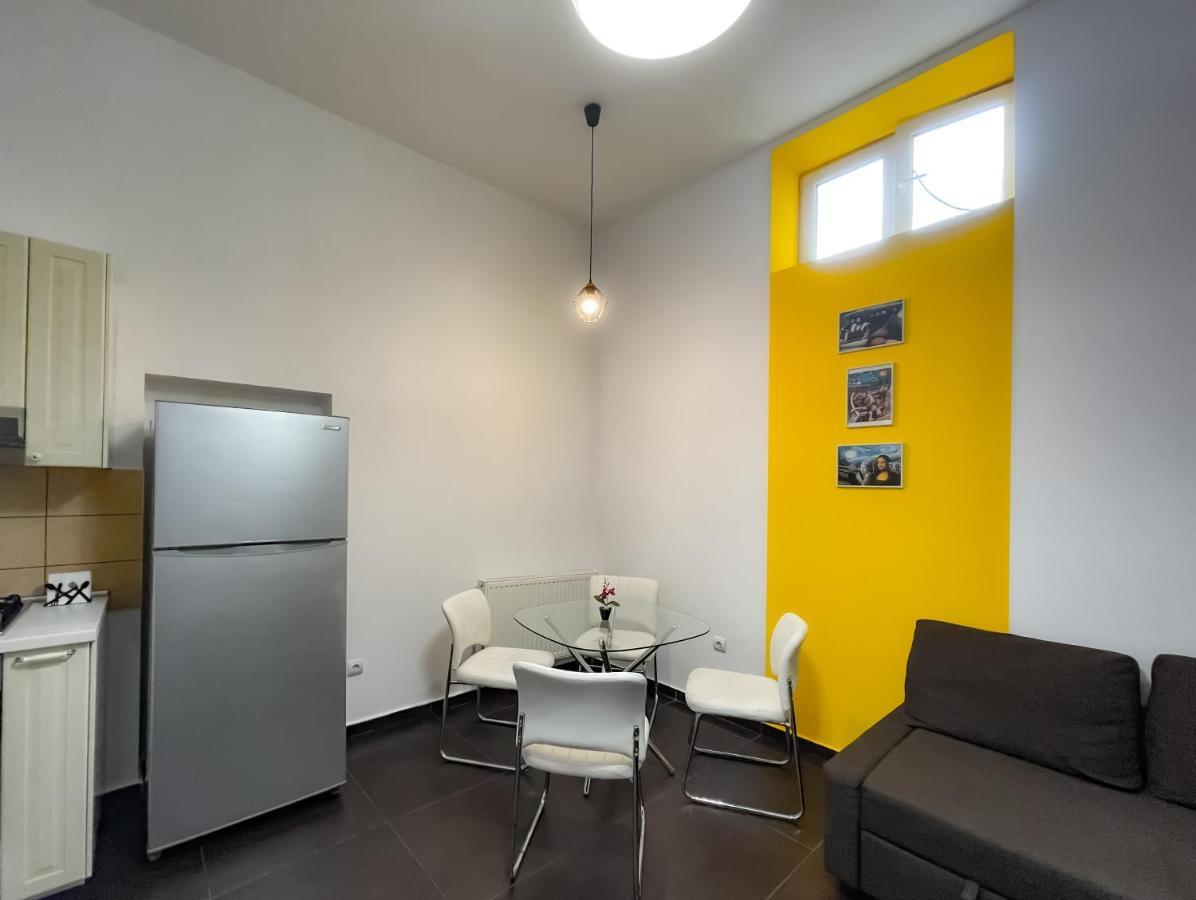 Cool Flat With Hot Tub In The Old Town Lejlighed Bukarest Eksteriør billede