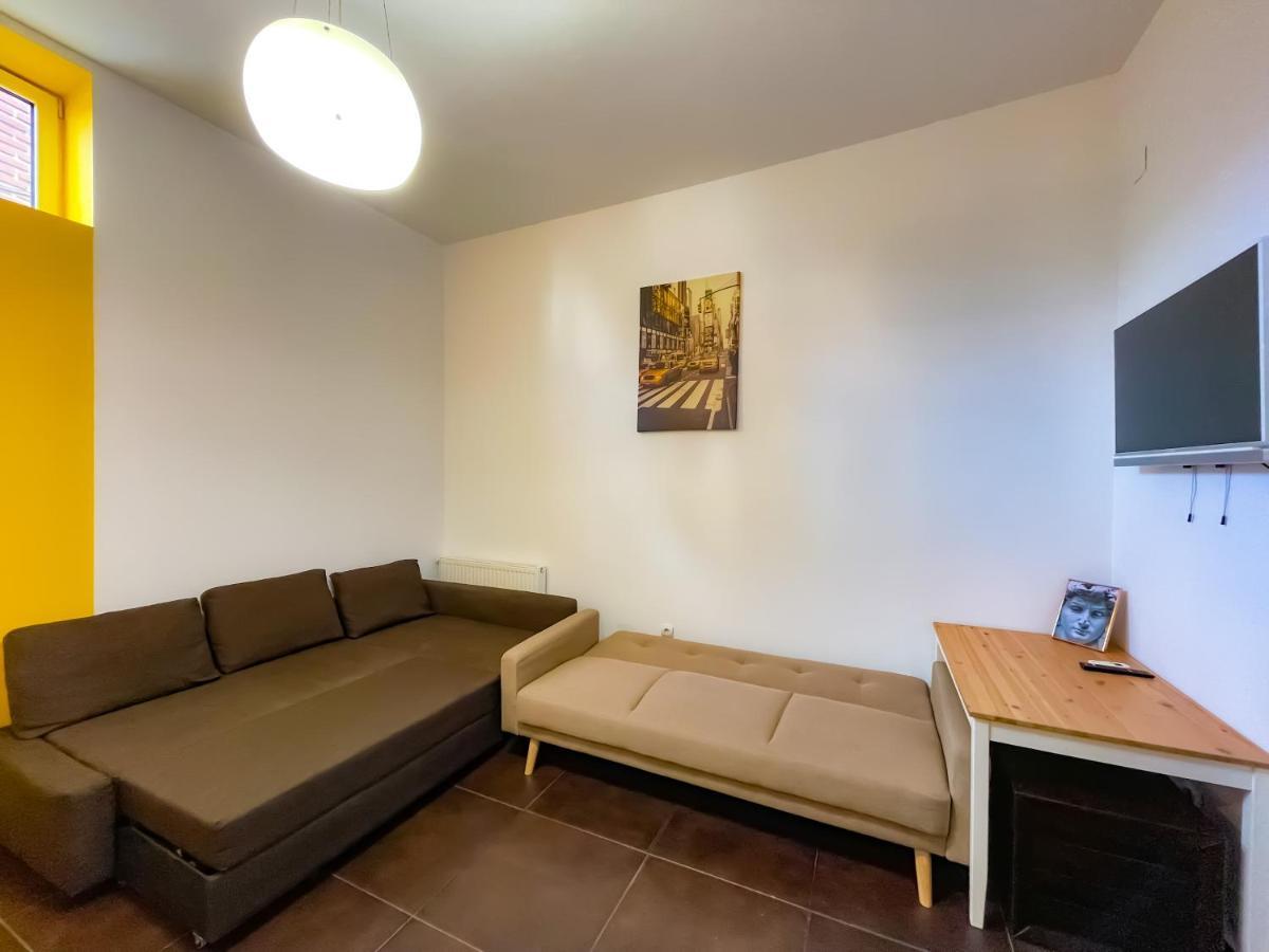 Cool Flat With Hot Tub In The Old Town Lejlighed Bukarest Eksteriør billede