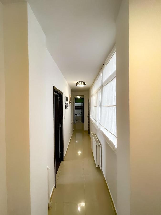 Cool Flat With Hot Tub In The Old Town Lejlighed Bukarest Eksteriør billede