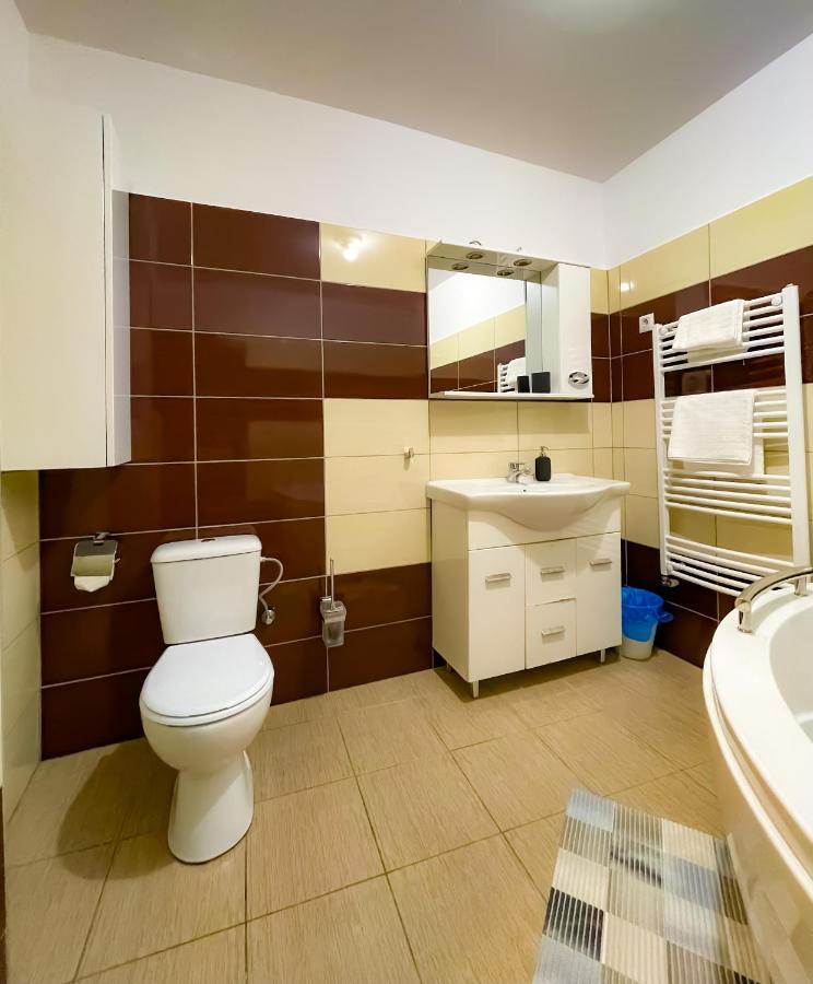 Cool Flat With Hot Tub In The Old Town Lejlighed Bukarest Eksteriør billede
