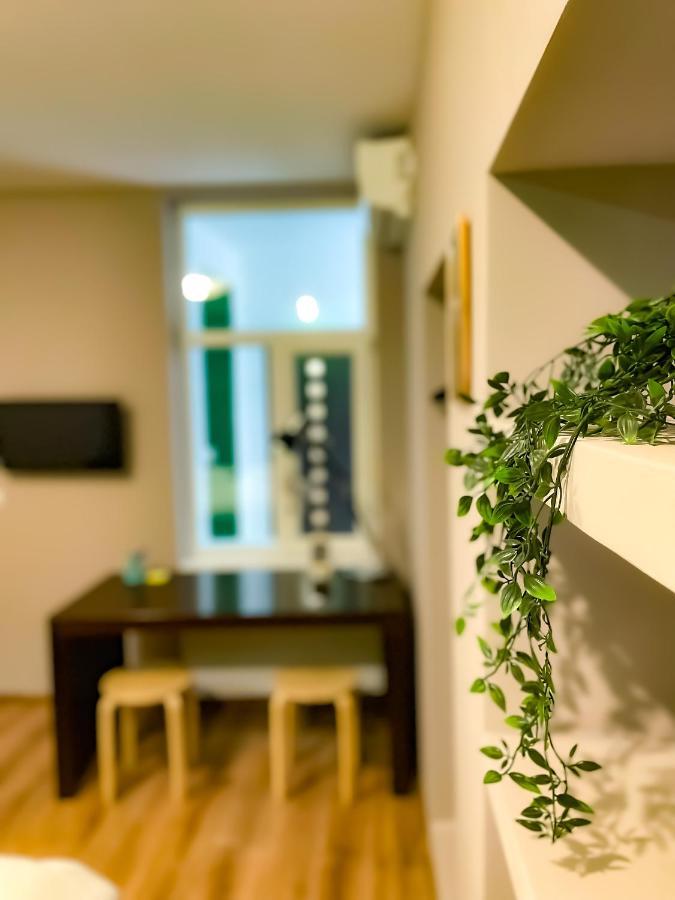 Cool Flat With Hot Tub In The Old Town Lejlighed Bukarest Eksteriør billede