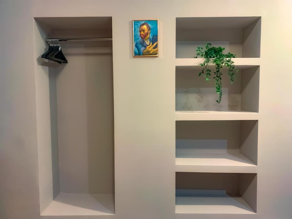 Cool Flat With Hot Tub In The Old Town Lejlighed Bukarest Eksteriør billede