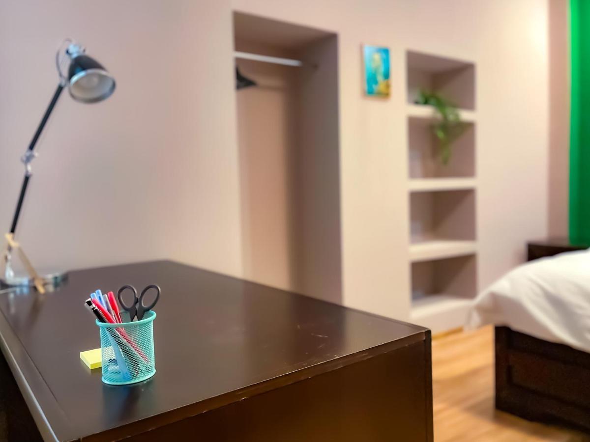 Cool Flat With Hot Tub In The Old Town Lejlighed Bukarest Eksteriør billede