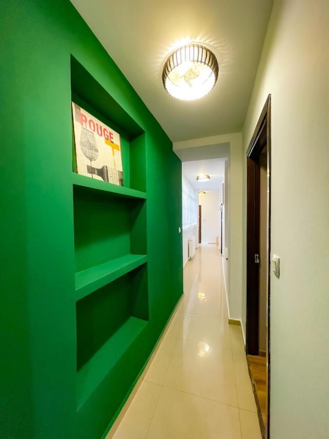 Cool Flat With Hot Tub In The Old Town Lejlighed Bukarest Eksteriør billede