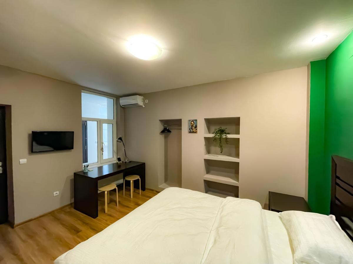 Cool Flat With Hot Tub In The Old Town Lejlighed Bukarest Eksteriør billede